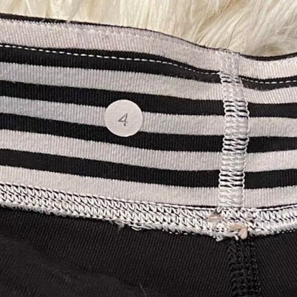 Lululemon Black and White Astro Knit Capris Size 4 - Picture 3 of 3